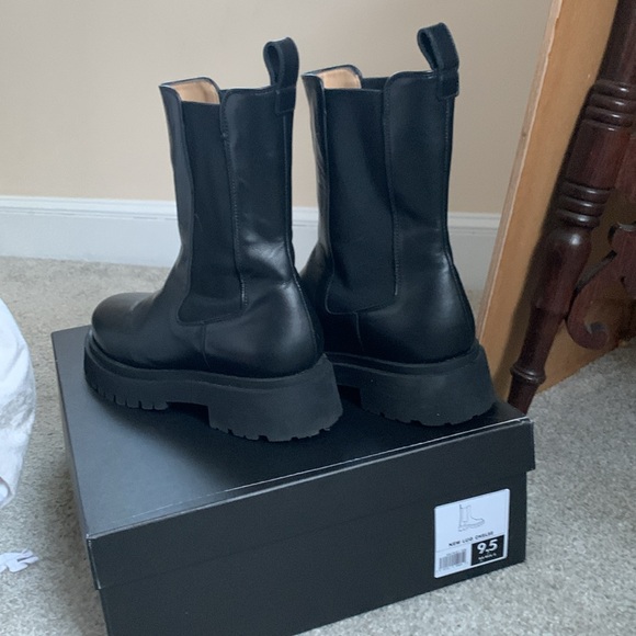 Banana Republic tall Chelsea boots - Picture 9 of 9